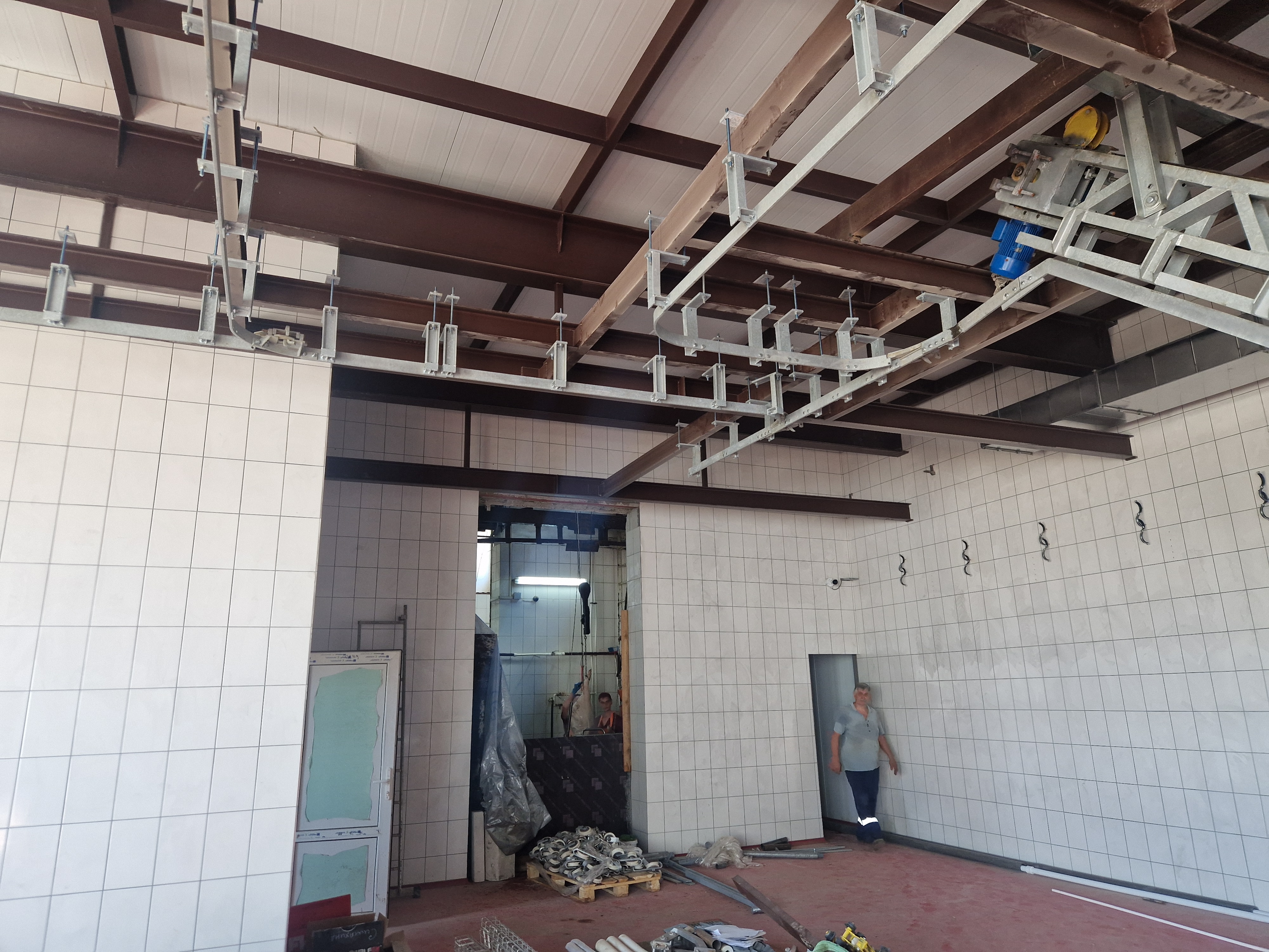 Реновация подвесных путей с установкой грузотянущего конвейера. Тихорецкий бекон